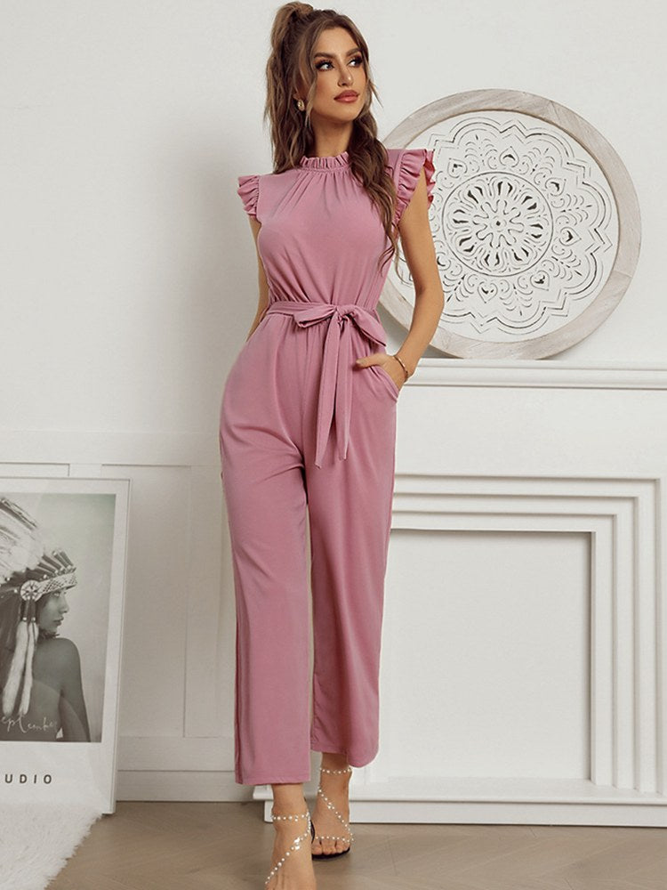 Damen Jumpsuit in Rosa mit Gürtel, ärmellos und Rüschen, ideal für elegante Anlässe. Modischer Einteiler, bequem und stilvoll.