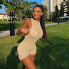 Funkelndes Minikleid mit Pailletten, ärmellos, figurbetont, ideal für Partys und Events. Perfekt für glamouröse Auftritte im Sommer.