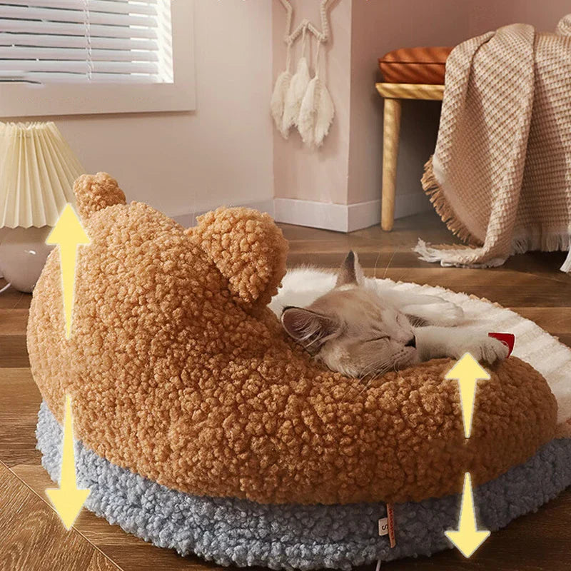Katzenbett aus Plüsch, braun, rund, gemütlich, für Haustiere, Schlafplatz, Wohnzimmer.