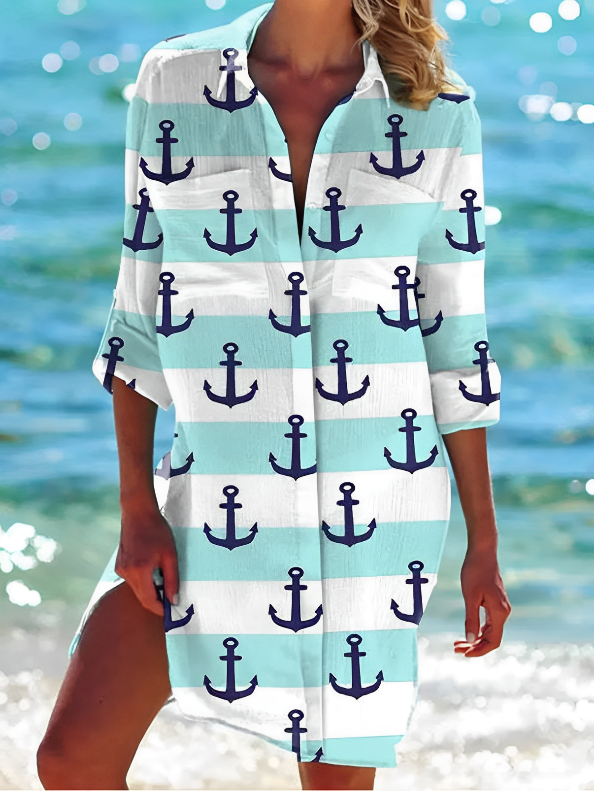 Damen Strandkleid mit Anker-Muster, maritim, lässig, ideal für Sommer und Urlaub am Meer. Perfekt für Strandmode und Freizeitkleidung.