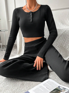 Schwarzes, langärmeliges Crop-Top und Hose Set für Damen, elegantes Design, ideal für Herbstmode, bequem und stilvoll für Freizeit und Alltag.