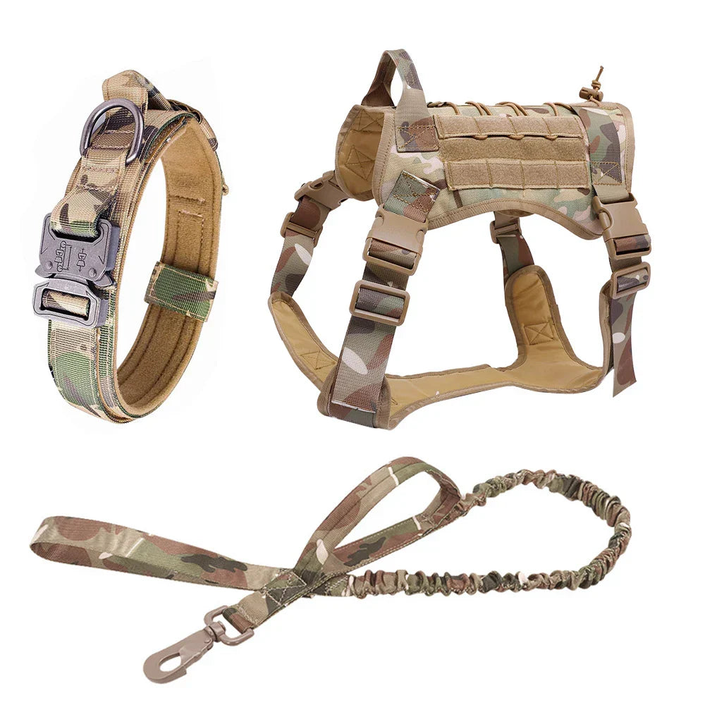 Tarnfarbenes Hundegeschirr-Set mit Leine und Halsband, taktisch, verstellbar, robust.