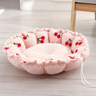 Rundes rosa Hundebett mit Kirschmuster, weiches Plüschmaterial, gemütlicher Schlafplatz.