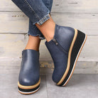 Damen-Wedge-Stiefeletten in Blau mit Reißverschluss, Plateau-Sohle und modernem Design. Perfekt für Herbstmode und bequemen Alltagsstil.