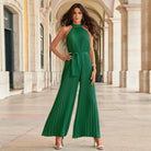 Grüner Jumpsuit Damen, ärmellos, plissiert, elegantes Design, ideal für Sommermode, Abendveranstaltungen, stilvoll und modern.