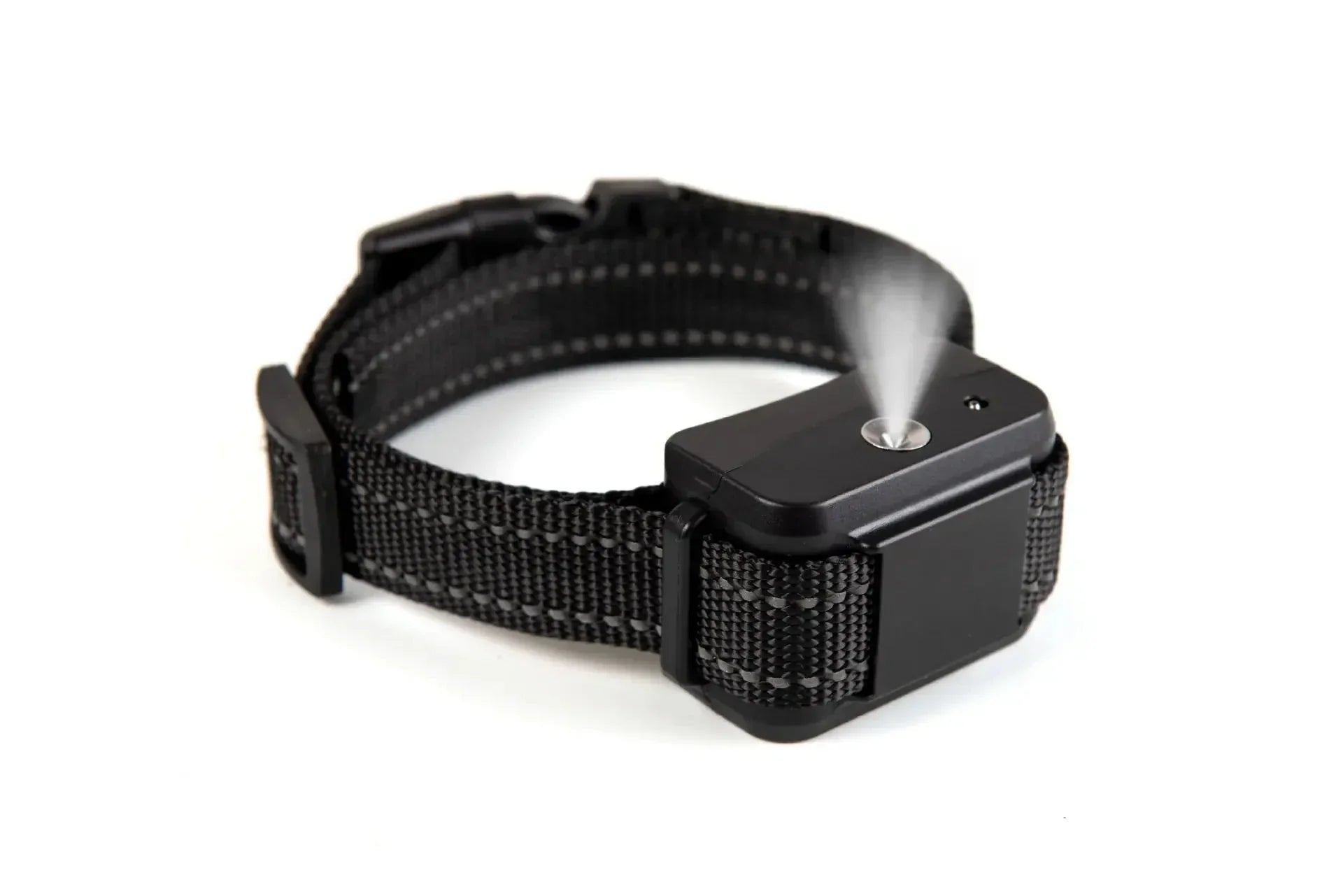 Schwarzes Anti-Bell-Halsband mit Sprühfunktion für Hunde, verstellbar, robustes Nylonmaterial.