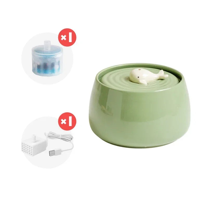 Grüner Keramik-Trinkbrunnen für Haustiere mit Fisch-Design, inklusive Filter und USB-Ladegerät. Ideal für Katzen und kleine Hunde.
