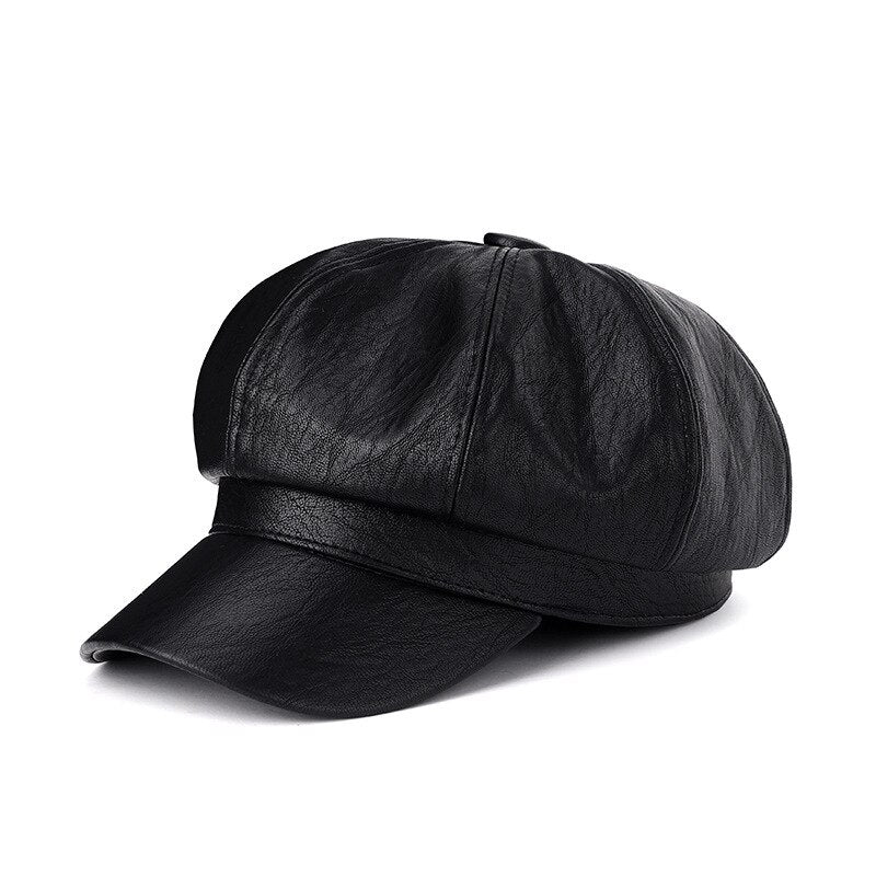 Schwarze Leder-Baker-Boy-Mütze, stilvoll und zeitlos, ideal für modische Outfits. Perfekt für Herbst- und Wintermode.