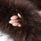Luxuriöses, weiches Kunstfell in Dunkelbraun, ideal für Modeaccessoires und Heimdekoration. Hochwertige Textur, vielseitig einsetzbar.
