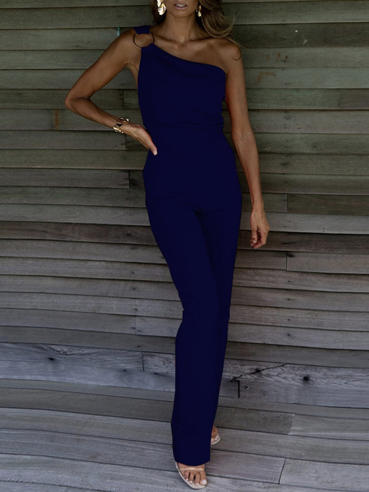 Eleganter dunkelblauer Jumpsuit mit asymmetrischem One-Shoulder-Design, ideal für Abendmode und besondere Anlässe. Damenmode, stilvoll, modern.