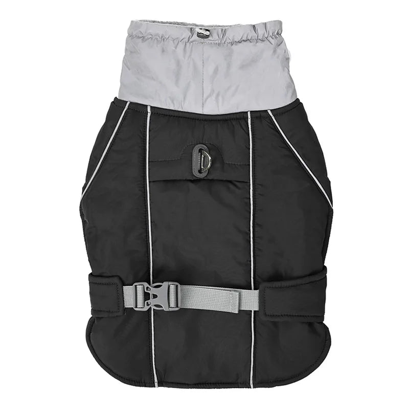 Schwarzer Hundemantel mit reflektierenden Streifen, verstellbarem Gurt und wasserdichtem Material. Ideal für kaltes Wetter und Outdoor-Aktivitäten.