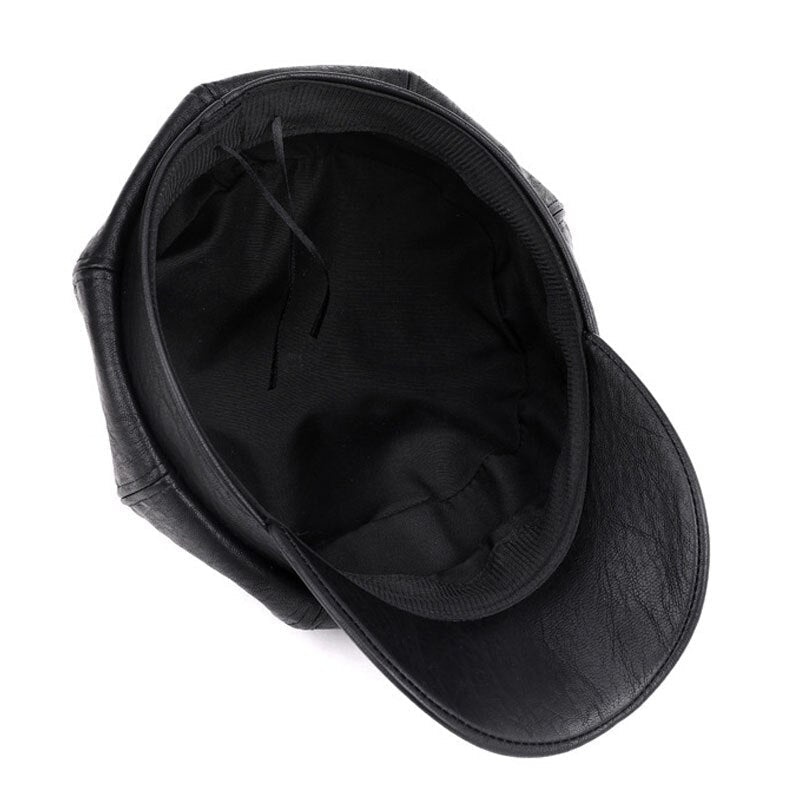 Schwarze Lederkappe, innenansicht, modisch und robust. Perfekt für stilvolle Outfits. Hochwertiges Material, ideal für jede Jahreszeit.