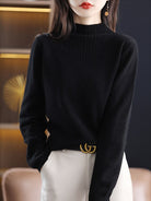 Damenpullover aus schwarzem Kaschmir, elegant und zeitlos, ideal für Herbst und Winter. Hochwertige Mode, weicher Stoff, stilvolles Design.