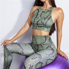 Damen Yoga-Anzug mit Schlangenprint, nahtlos, stoßfestem BH und hoher Taille. Perfekt für Fitness und Sport. Modische Sportbekleidung.