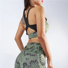 Damen Yoga-Anzug mit Schlangenprint, nahtlos und stoßfest. Sport-BH und High-Waist-Leggings, ideal für Fitness und Sportbekleidung.