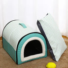 Grünes Haustierbett aus Stoff mit Kissen, ideal für Katzen und kleine Hunde, gemütlich und stilvoll.