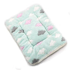 Kuscheliges Hundebett, mintgrün mit Wolkenmuster, weich, bequem, Haustierbett.