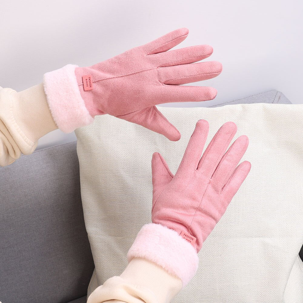 Rosa Damenhandschuhe aus weichem Stoff mit flauschigem Futter, ideal für Wintermode. Perfekt für stilvolle Wärme und Komfort.