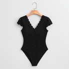 Shapesuit mit V-Ausschnitt und zarter Spitze für eine schlanke Silhouette
