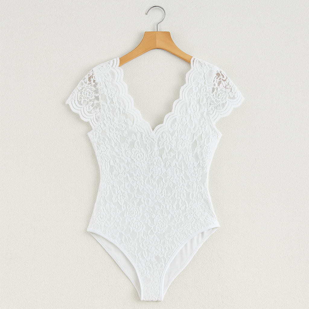 Shapesuit mit V-Ausschnitt und zarter Spitze für eine schlanke Silhouette
