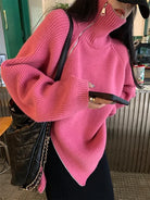 Damen-Pullover mit Rollkragen und Reißverschluss in Pink, Strickmode, oversized, trendige Herbst-Winter-Kleidung, stilvoll und bequem.