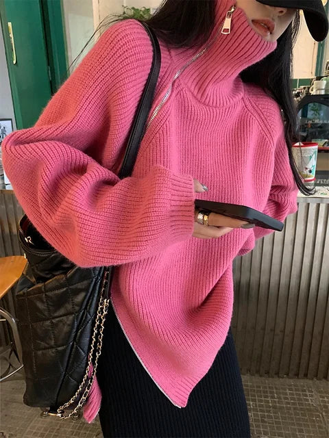 Damen-Pullover mit Rollkragen und Reißverschluss in Pink, Strickmode, oversized, trendige Herbst-Winter-Kleidung, stilvoll und bequem.