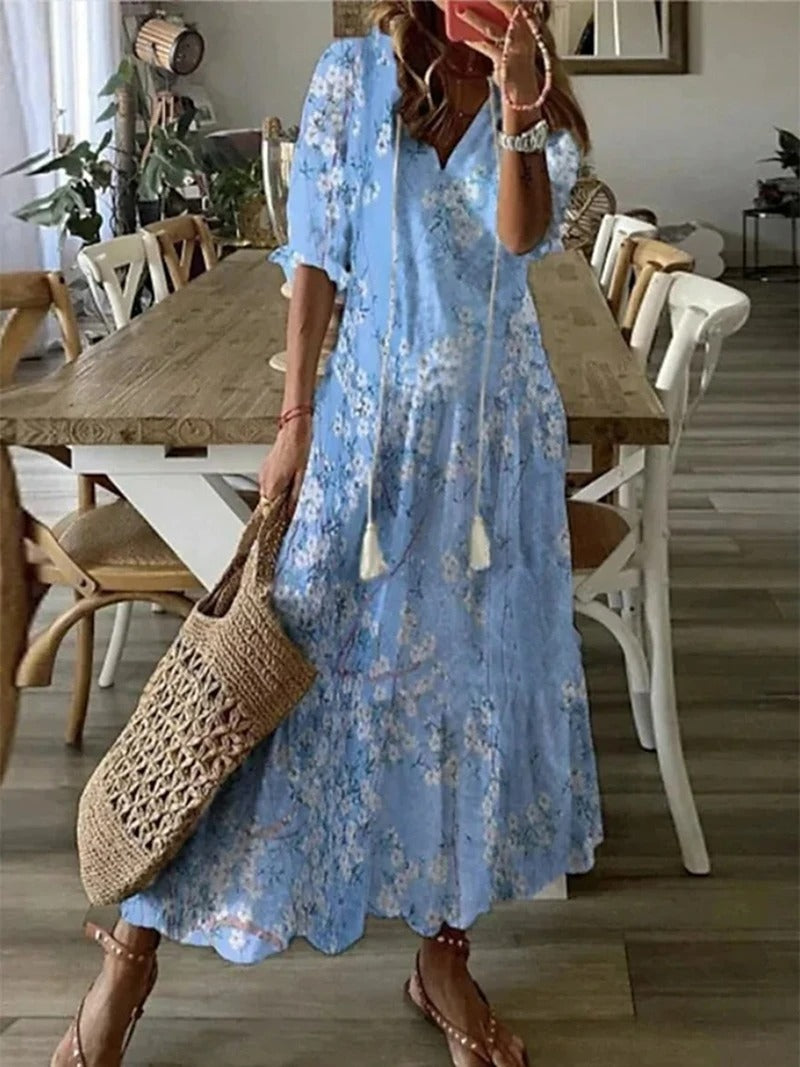 Damen-Sommerkleid mit Blumenmuster, blau, Strandmode, lässig, mit Strohtasche.