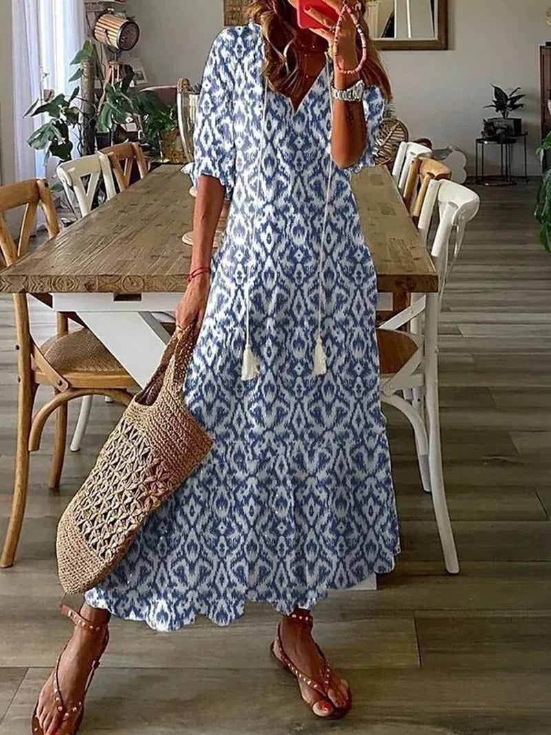 Damen Sommerkleid mit Blumenmuster, blau-weiß, ideal für Strandmode, aus leichtem Stoff.