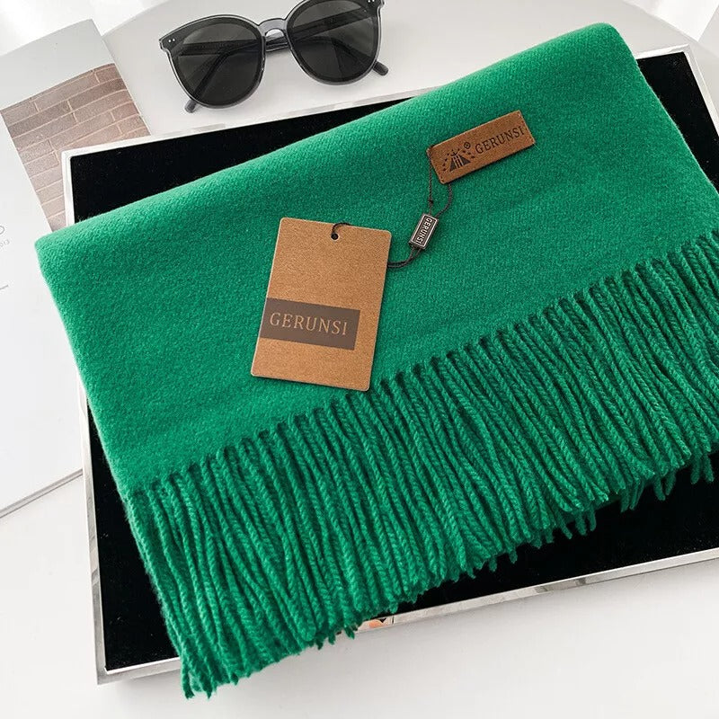 Grüner GERUNSI Schal aus Kaschmir mit Fransen, luxuriöses Accessoire, ideal für Herbst und Winter, stilvoll und warm, perfektes Geschenk.