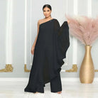 Elegantes schwarzes One-Shoulder-Kleid, bodenlang, mit fließendem Stoff. Perfekt für Abendveranstaltungen. Mode, Damenkleidung, Abendkleid.