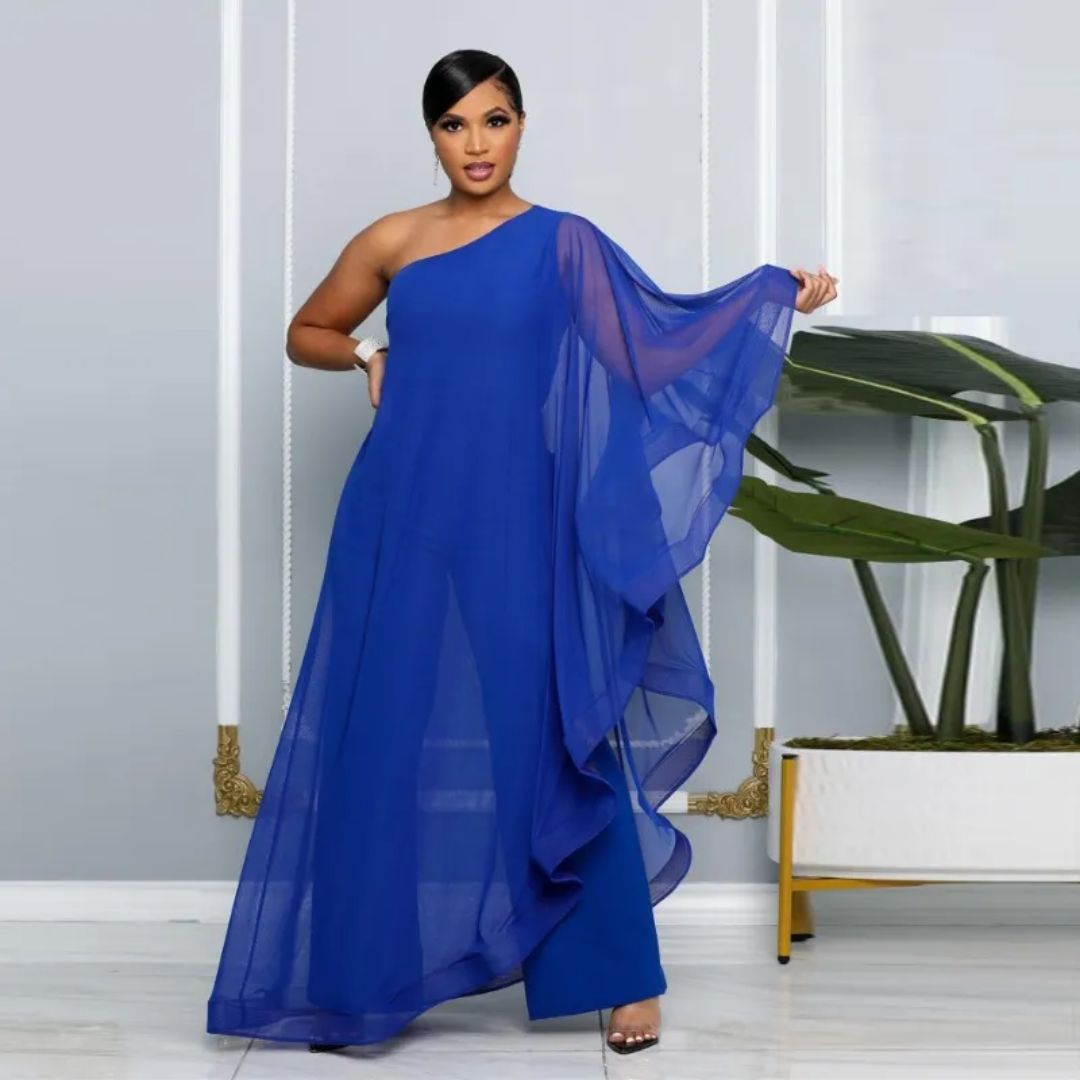 Elegantes blaues Abendkleid mit asymmetrischem Schnitt, fließendem Chiffon und modernem Design. Perfekt für besondere Anlässe und Events.