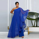 Elegantes blaues Abendkleid mit asymmetrischem Schnitt, fließendem Chiffon und modernem Design. Perfekt für besondere Anlässe und Events.