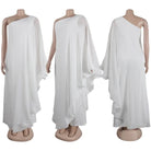 Weißes, einseitiges Maxikleid auf Schaufensterpuppe, elegantes Design, fließender Stoff, ideal für formelle Anlässe und Hochzeiten.