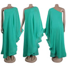 Elegantes, asymmetrisches Maxikleid in Türkis, ideal für Sommermode. Perfekt für besondere Anlässe und stilvolle Auftritte.