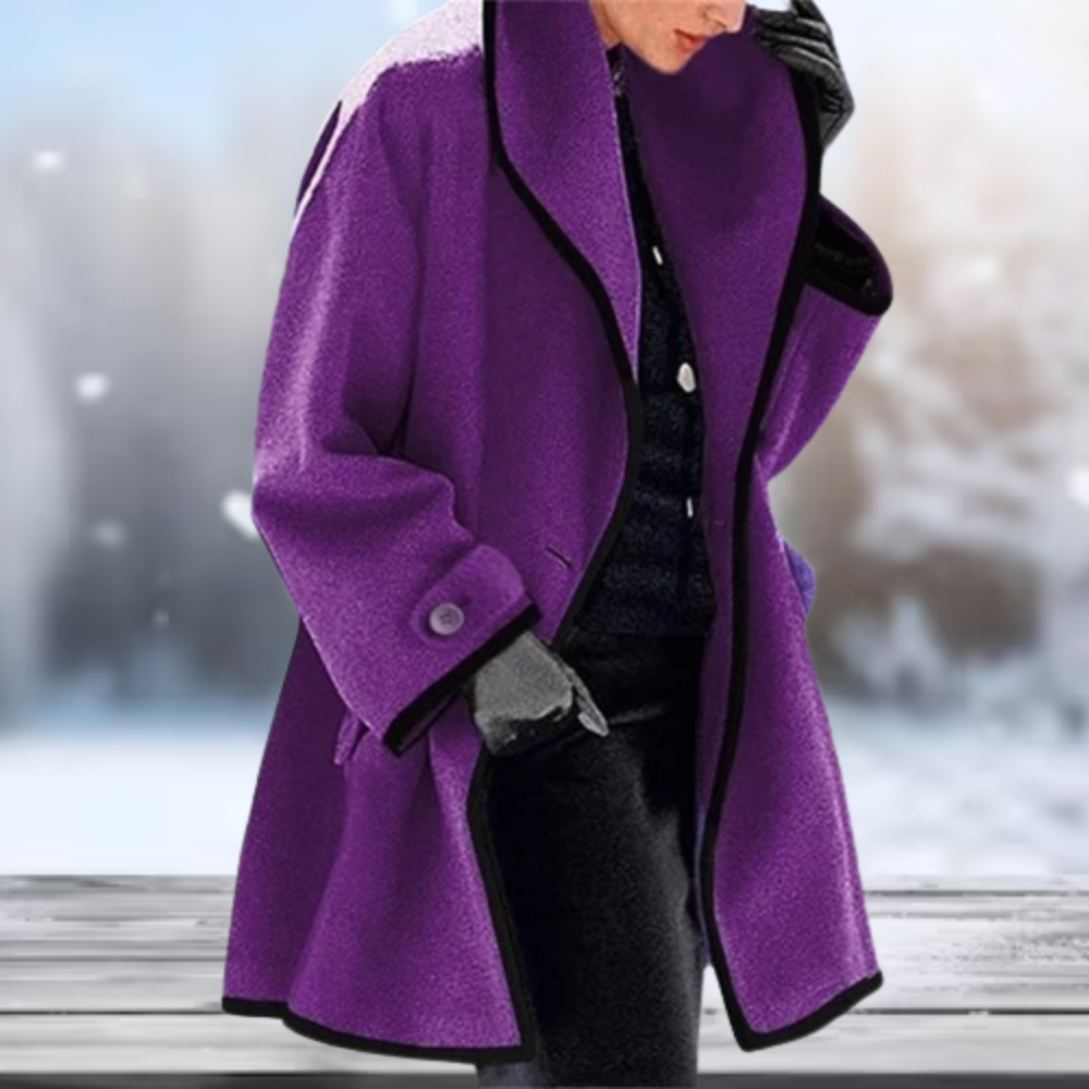 Lila Damenmantel mit schwarzem Kragen, elegantes Design, ideal für Wintermode. Hochwertige Materialien, stilvoll und warm. Perfekt für kalte Tage.