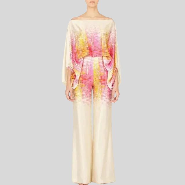 Eleganter Damen-Jumpsuit mit farbenfrohem, abstraktem Muster in Pink und Gelb. Perfekt für stilvolle Anlässe und modische Outfits.