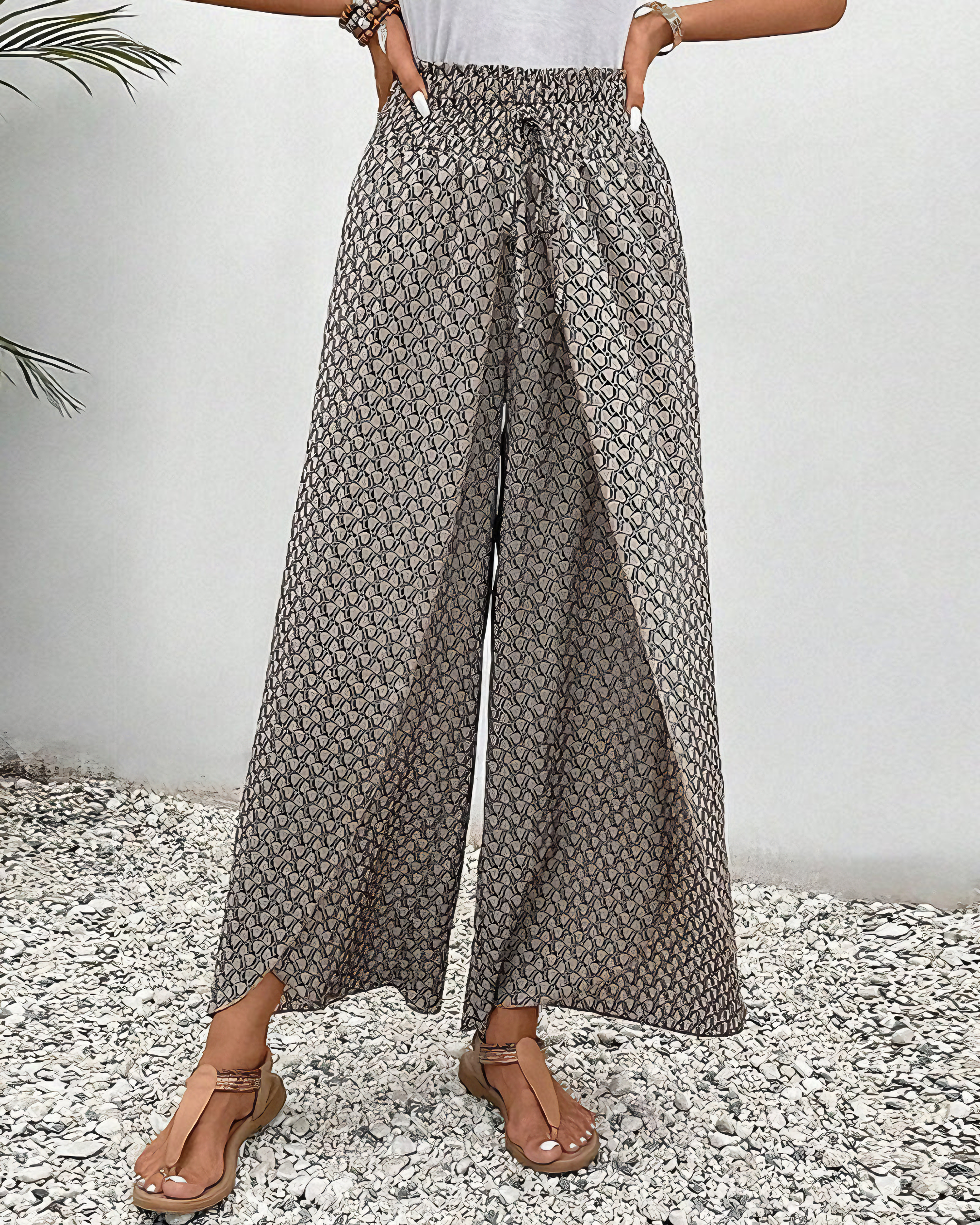 Damenhose mit weitem Bein, geometrischem Muster und elastischem Bund, ideal für Sommermode. Perfekt für lässige und stilvolle Outfits.