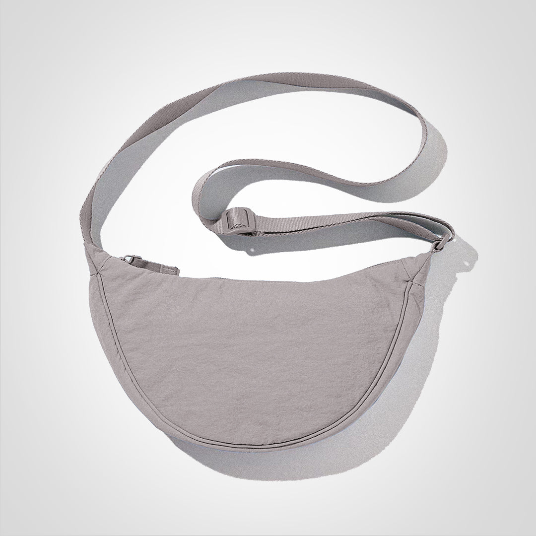Graue Nylon-Umhängetasche mit großer Kapazität, verstellbarem Riemen und modernem Design. Perfekt für den urbanen Alltag und Reisen.