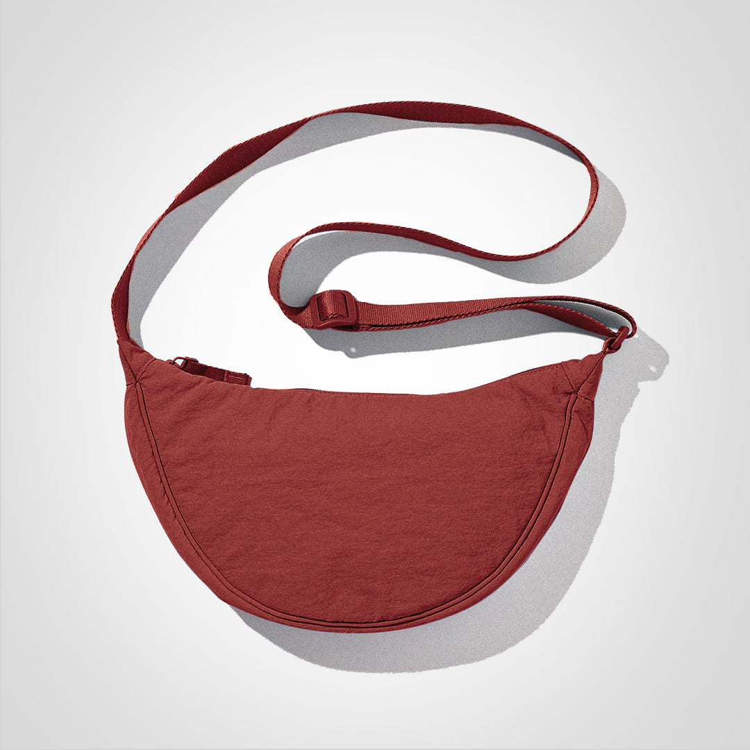 Rote Nylon-Umhängetasche, urbaner Stil, große Kapazität, verstellbarer Gurt, ideal für Freizeit und Reisen, modisch und praktisch.