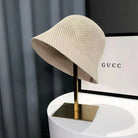 Beiger Sommer-Emmerhut aus atmungsaktivem Material, ideal für Strand und Outdoor. Modischer Damenhut, faltbar und stilvoll.