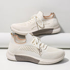 Damen-Sneaker in Beige, atmungsaktiv, mit gestricktem Obermaterial und flexibler Sohle. Ideal für Freizeit und Sport. Trendige, bequeme Schuhe.