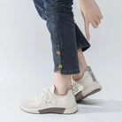 Damen-Sneaker in Weiß mit gestricktem Obermaterial, bequemer Passform und modischem Design. Perfekt für Freizeit und Sport.