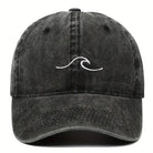 Schwarze Baseballcap mit Wellenstickerei, Vintage-Design, unisex, ideal für Hip-Hop und Freizeit, gewaschener Look, modisch und vielseitig.
