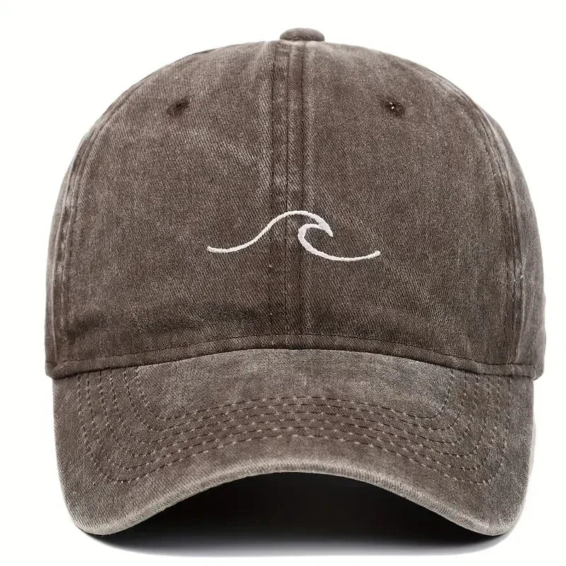 Vintage Baseballcap in verwaschenem Braun mit Wellenstickerei. Perfekt für Damen, Hip-Hop-Stil, Sonnenhut, lässig und modisch.