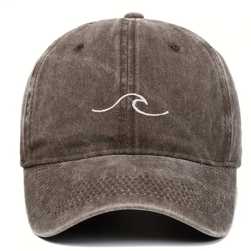 Vintage Baseballcap in verwaschenem Braun mit gesticktem Wellenmotiv. Trendige, schlichte Hip-Hop-Sonnenmütze für Damen und Herren.