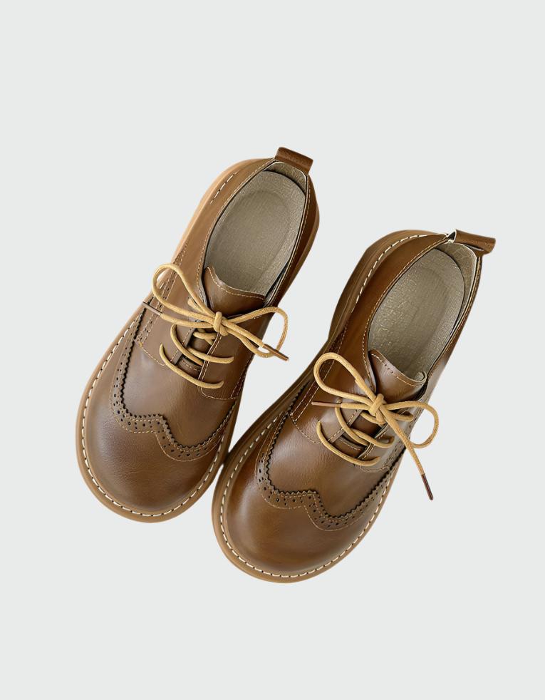 Braune Brogue-Oxford-Schuhe mit breiter Zehenbox, elegantes Design, ideal für Komfort und Stil, hochwertige Lederschuhe für Herren.