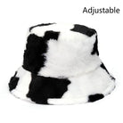 Verstellbarer Eimerhut aus Kunstpelz mit Kuhmuster, ideal für Damen im Winter. Flauschig, warm und stilvoll für Outdoor-Aktivitäten.