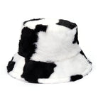 Kuhfellmuster Eimerhut aus Kunstpelz, flauschig und warm, ideal für Wintermode. Perfekt für Damen, die stilvolle Outdoor-Accessoires suchen.