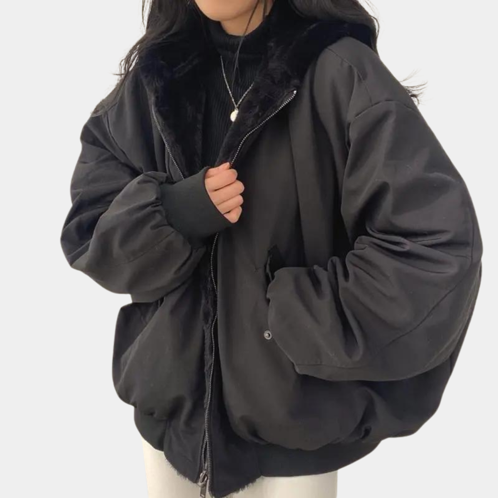 Damen Winterjacke in Schwarz, warm gefüttert, mit Reißverschluss und Kapuze. Perfekt für kalte Tage. Modische und funktionale Winterbekleidung.