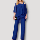 Elegantes Damen-Abendset in Blau, bestehend aus schulterfreiem Oberteil und Hose. Perfekt für stilvolle Anlässe. Hochwertige Mode für Frauen.